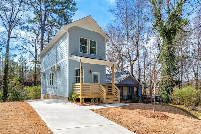 view of front of property featuring covered porch