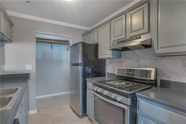 kitchen featuring sink, gray cabinets, backsplash, stainless steel appliances, and ornamental molding