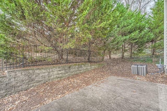 view of yard with a patio area