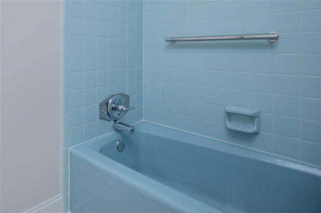 280 Hitchcock Rd, Dallas, GA 30157 - full bathroom featuring washtub / shower combination