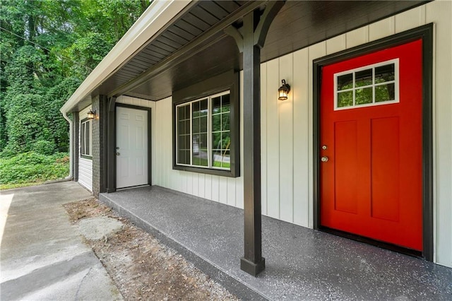 1428 Muirfield Dr, Stone Mountain, GA 30088 - doorway to property with a porch