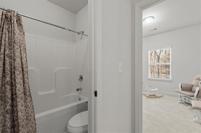 bathroom with baseboards, visible vents, toilet, and shower / tub combo with curtain