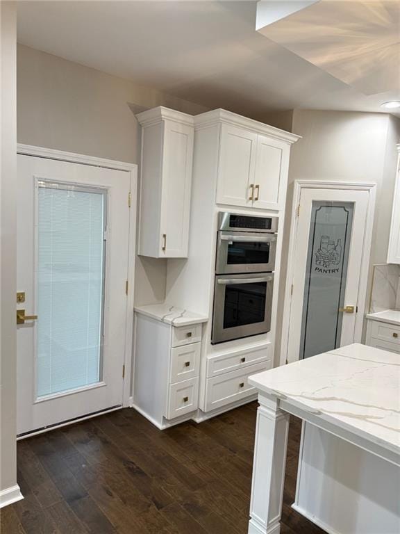 kitchen with a sink, gas cooktop, a kitchen island, dishwasher, and white cabinetry