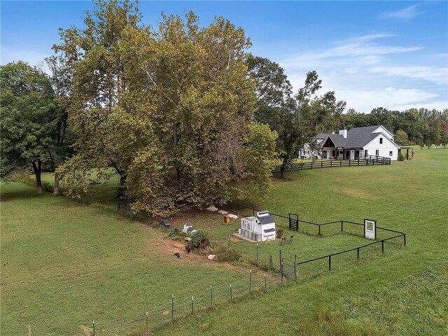 view of yard featuring a rural view