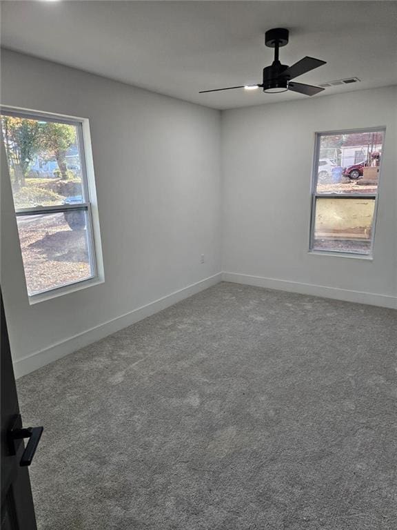 unfurnished room with carpet flooring and ceiling fan