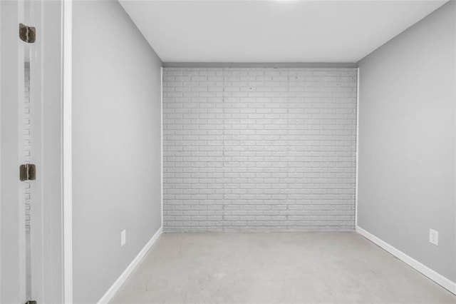 empty room featuring concrete flooring