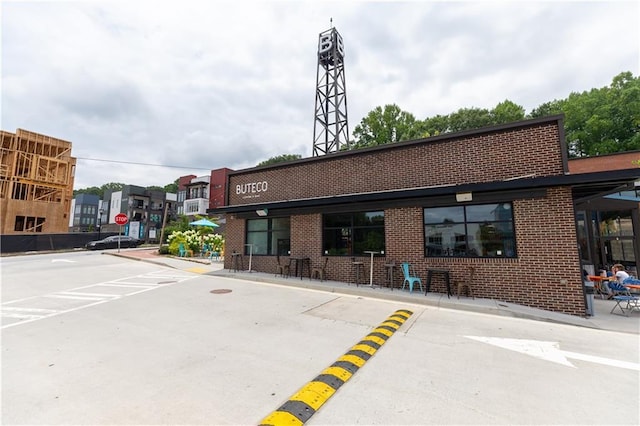 392 Pratt Dr Unit 2013, Atlanta, GA 30315 - view of building exterior featuring uncovered parking