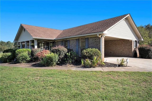 ranch-style home featuring a front yard