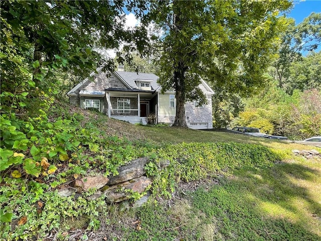 view of front of home featuring a front lawn