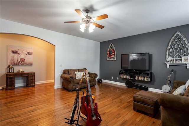 living room featuring hardwood / wood-style flooring and ceiling fan