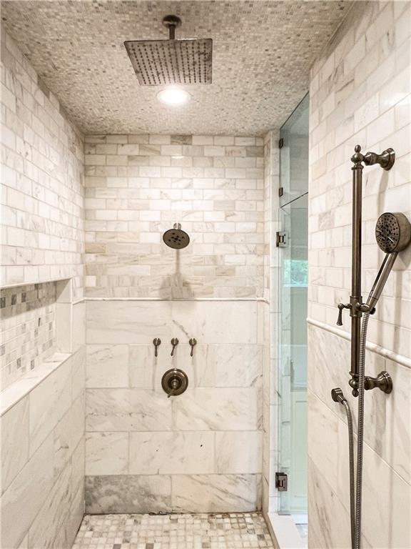 2972 Lookout Pl NE, Atlanta, GA 30305 - full bath featuring a tile shower
