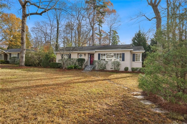 ranch-style house featuring a front lawn