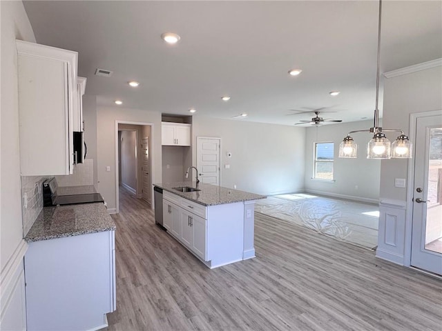 635 Forest Way, Cornelia, GA 30531 - kitchen with stainless steel appliances, a sink, ceiling fan, white cabinetry, and recessed lighting