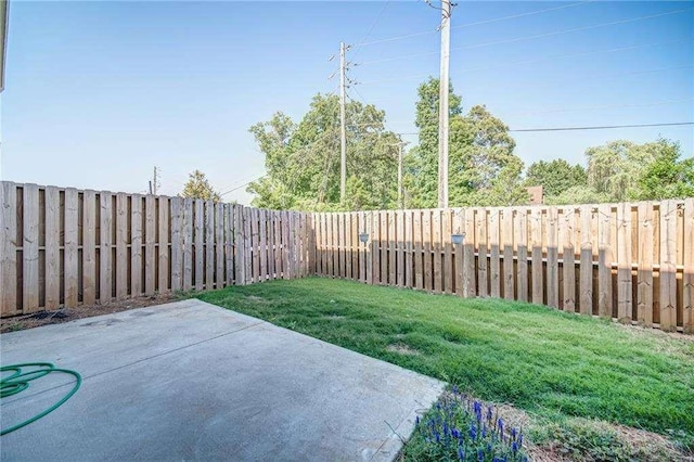 view of yard with a patio area