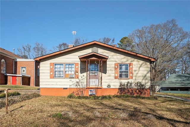 view of front of home with a front lawn