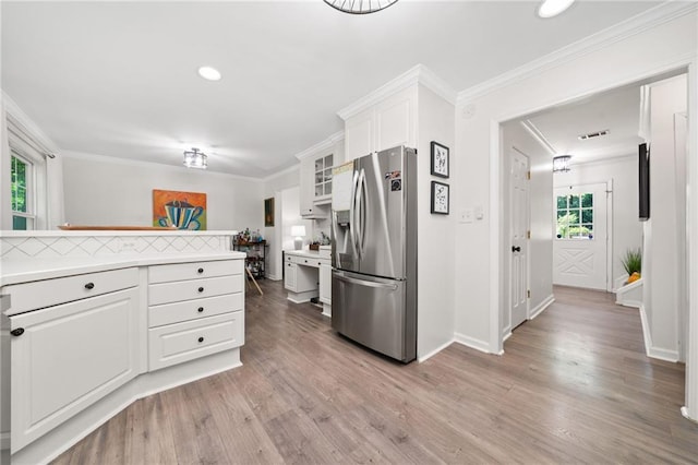 5552 Knox Pl, Peachtree Corners, GA 30092 - kitchen featuring stainless steel fridge with ice dispenser, white cabinets, light wood-style flooring, crown molding, and baseboards