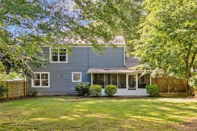 5552 Knox Pl, Peachtree Corners, GA 30092 - back of property with a sunroom