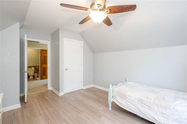 bedroom featuring light wood-style floors, vaulted ceiling, baseboards, and a ceiling fan