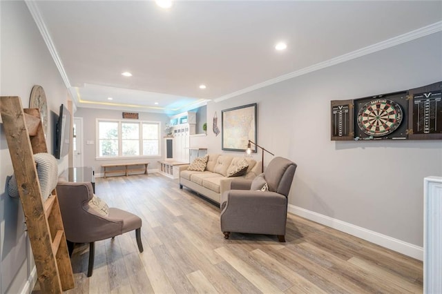 living room with crown molding, recessed lighting, wood finished floors, and baseboards