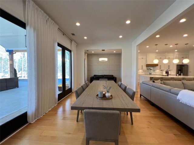 dining space featuring light wood-style floors, visible vents, and recessed lighting