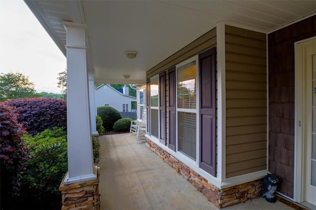 view of patio / terrace with covered porch