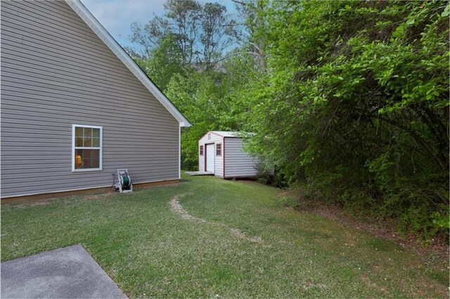 view of yard with an outbuilding and a storage shed