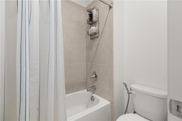 bathroom featuring toilet and shower / bath combo