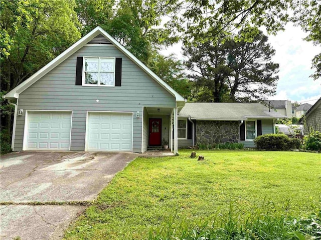 view of front of home featuring a front yard and driveway
