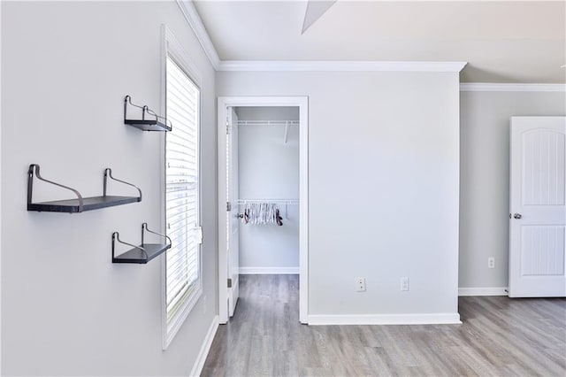 bedroom with crown molding, a closet, and light hardwood / wood-style flooring