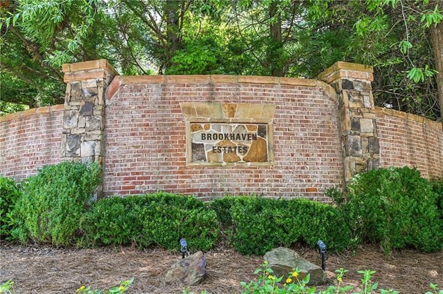 view of community / neighborhood sign