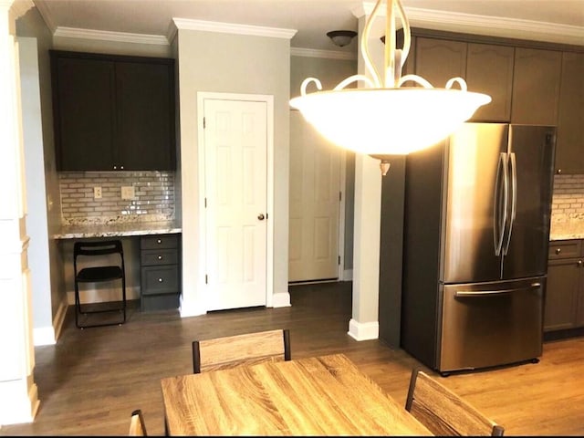 6265 Lake Windsor Pkwy, Buford, GA 30518 - kitchen with freestanding refrigerator, tasteful backsplash, wood finished floors, and crown molding