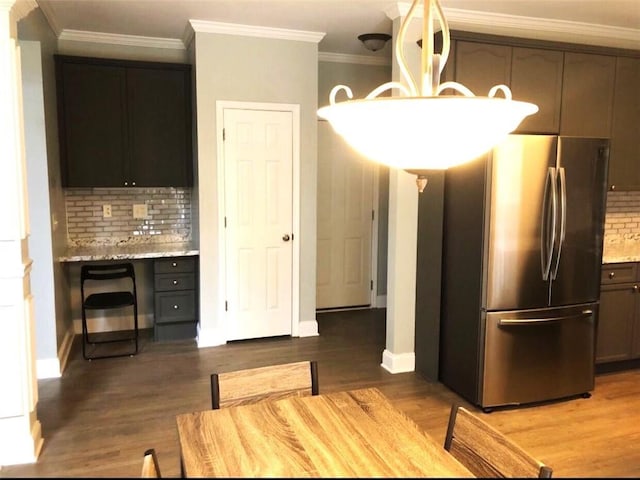 6265 Lake Windsor Pkwy, Buford, GA 30518 - kitchen with freestanding refrigerator, tasteful backsplash, wood finished floors, and crown molding