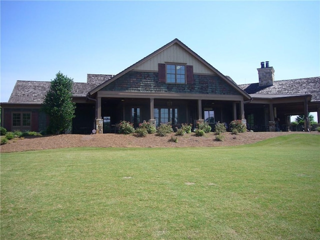 craftsman-style house featuring a front lawn