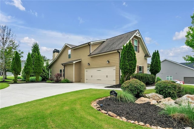 view of front of home featuring a front lawn