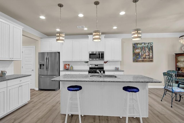 kitchen with stainless steel appliances, a sink, a kitchen bar, baseboards, and light stone counters