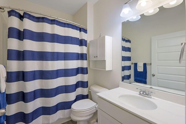 full bath featuring toilet, vanity, and a shower with curtain