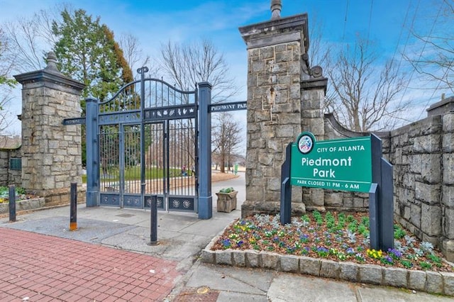 exterior space featuring a gate and fence