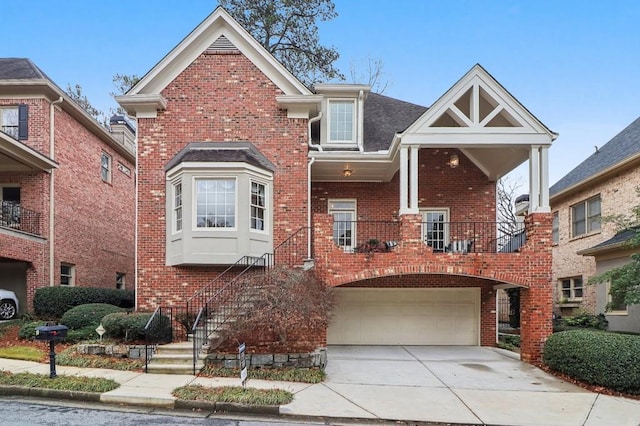 view of front property featuring a garage