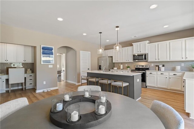 dining area with sink and light hardwood / wood-style flooring