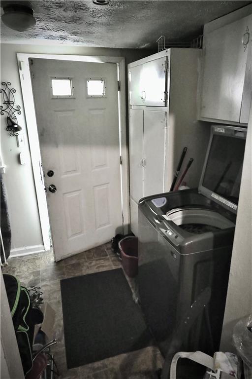 405 Pennington Ave SW, Rome, GA 30161 - clothes washing area featuring laundry area, a textured ceiling, and washer / dryer