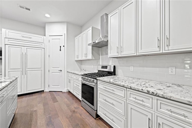 304 Old Cove Rd N, Jasper, GA 30143 - kitchen with stainless steel gas stove, wall chimney range hood, dark wood-type flooring, decorative backsplash, and recessed lighting