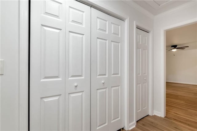 details with wood-type flooring, ornamental molding, and ceiling fan