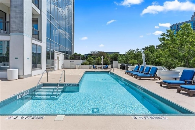 2828 Peachtree Rd NW Unit 2002, Atlanta, GA 30305 - community pool with a patio area