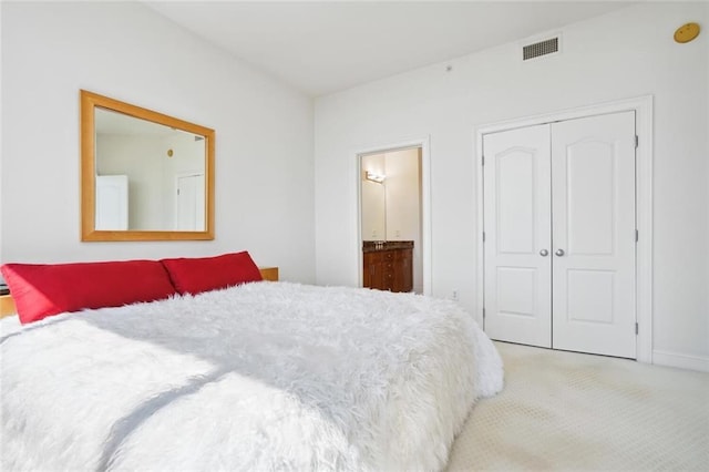 2828 Peachtree Rd NW Unit 2002, Atlanta, GA 30305 - carpeted bedroom featuring a closet and ensuite bath