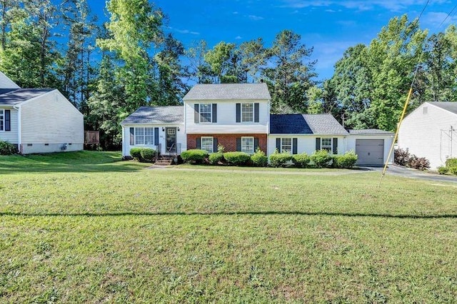 view of front of home featuring a front lawn