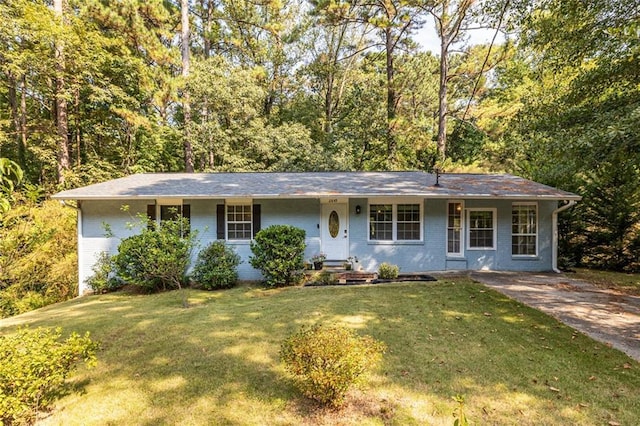 ranch-style home featuring a front yard