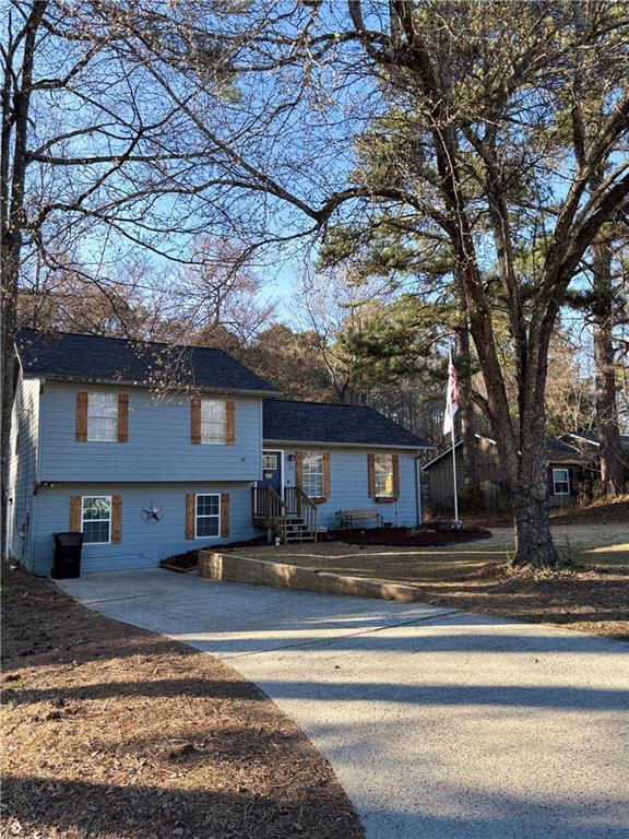 split level home featuring concrete driveway