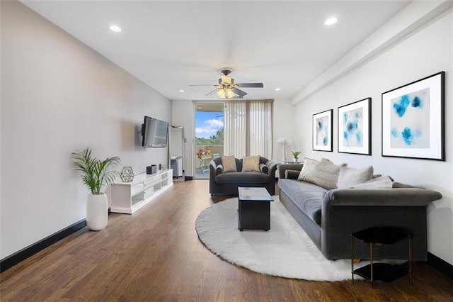 living area with a ceiling fan, baseboards, wood finished floors, and recessed lighting