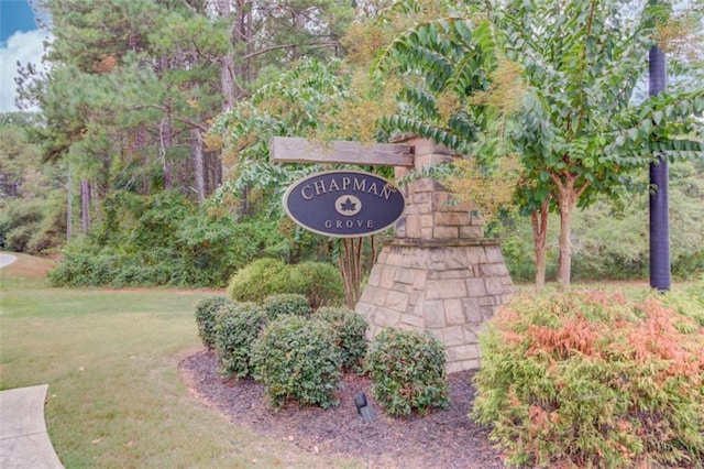 community sign featuring a lawn