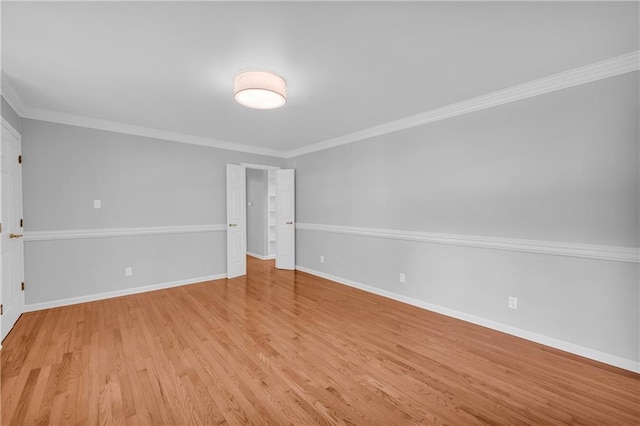 4331 E Kings Point Cir, Dunwoody, GA 30338 - empty room featuring light wood-type flooring, baseboards, and crown molding